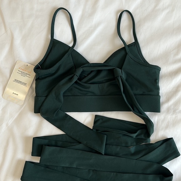 NEW Fabletics Nola Low-Impact Sports Bra Green size Small - Picture 4 of 10